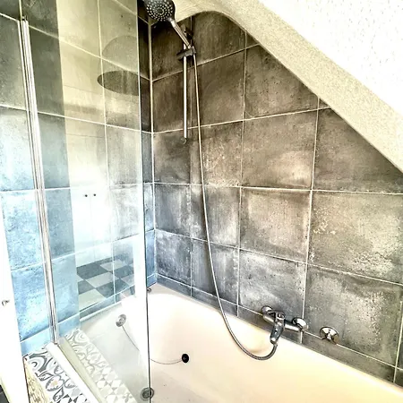 Feelhome, Flughafen Nah,2-schlafzimmer, Badewanne, Zentral, Wifi, Floor * Duisburg